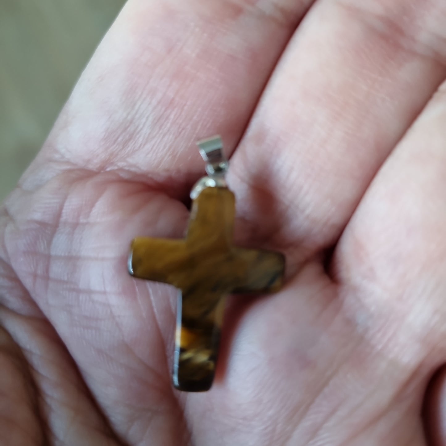 Tigerøje kors vedhæng