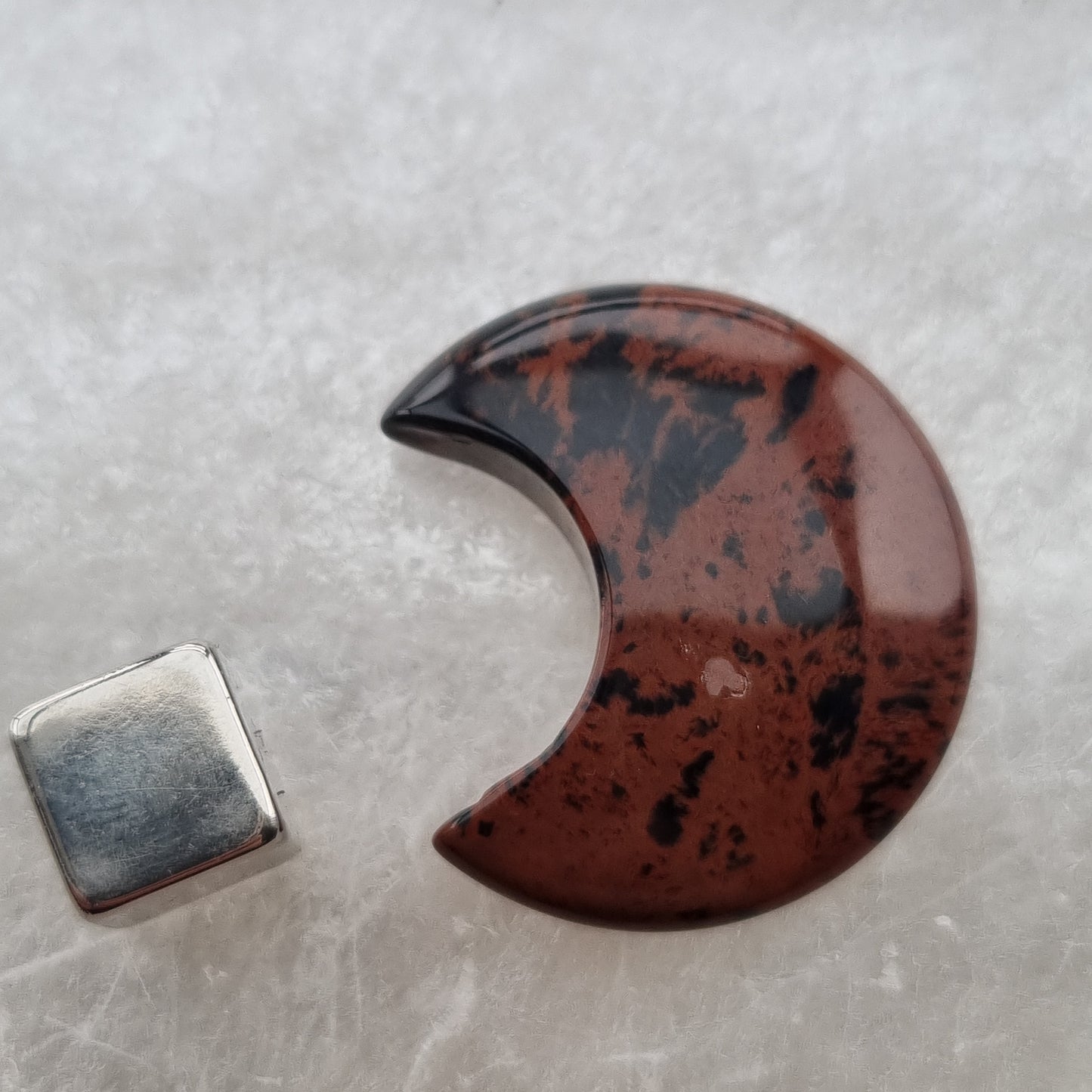 Måne Obsidian mahogni