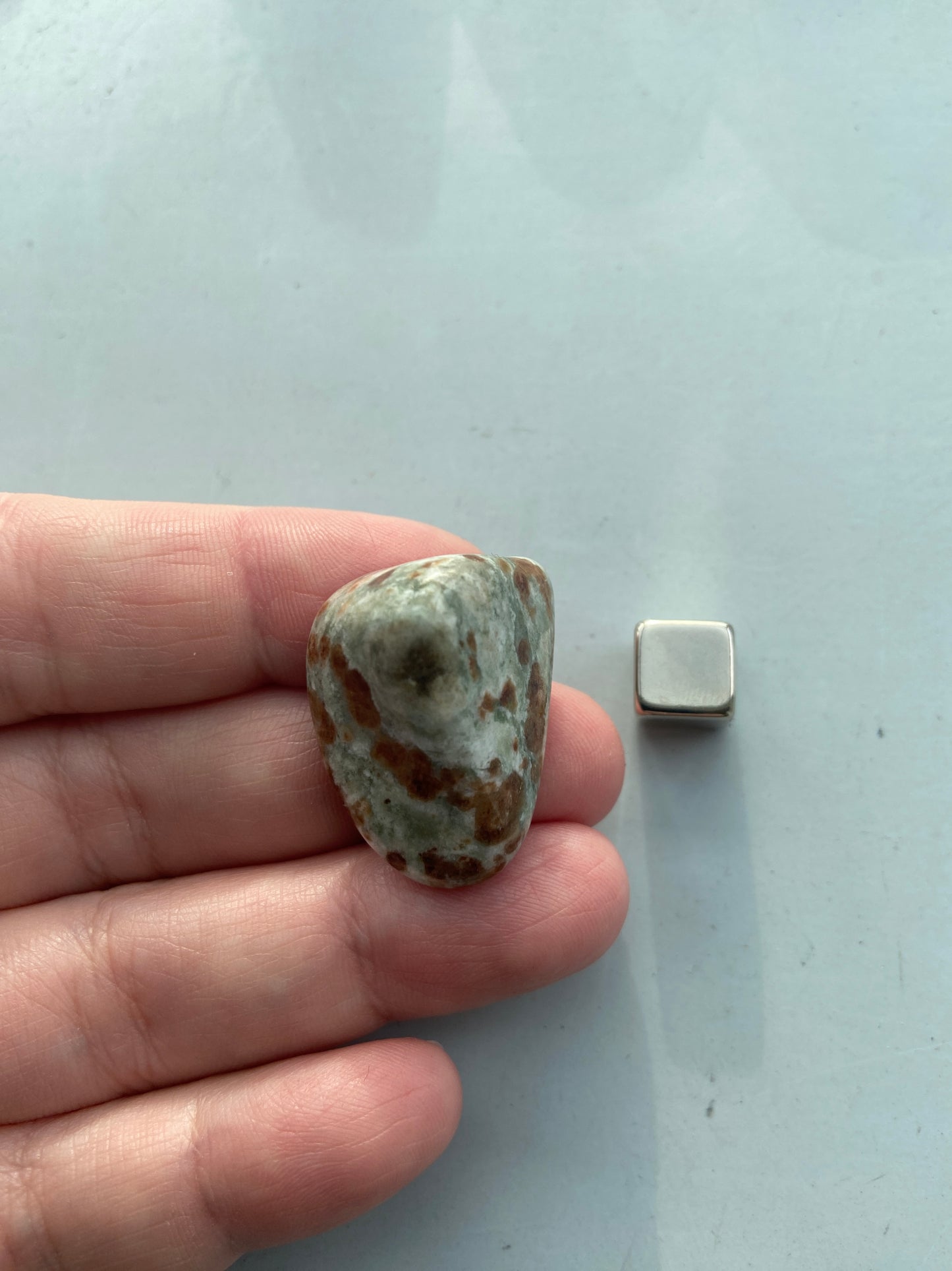 Wollastonit med hessonit