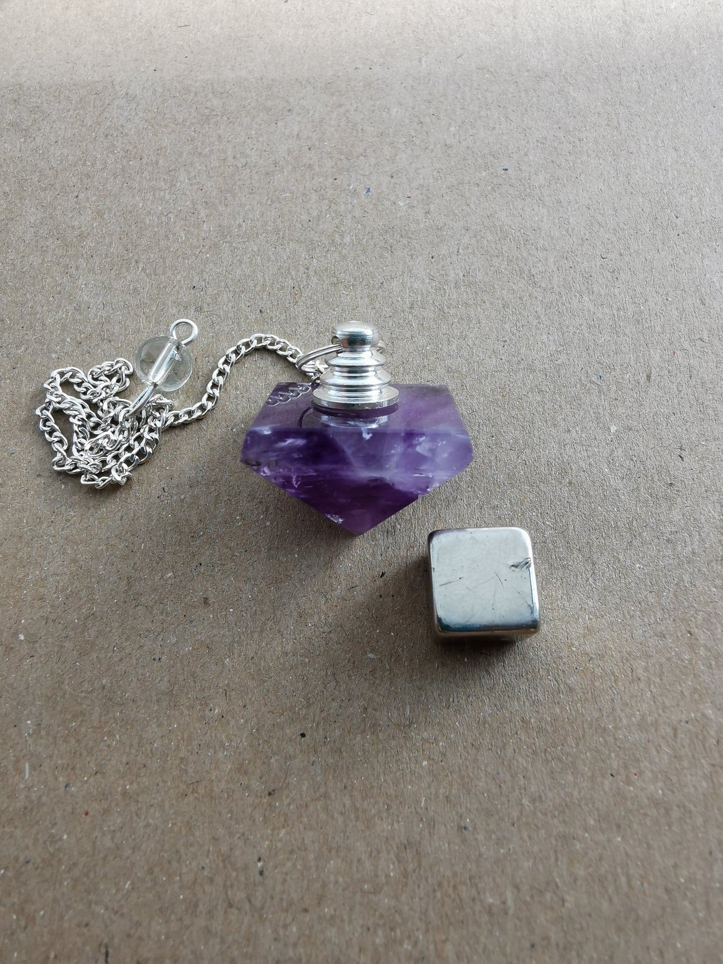 Ametyst pyramide pendul