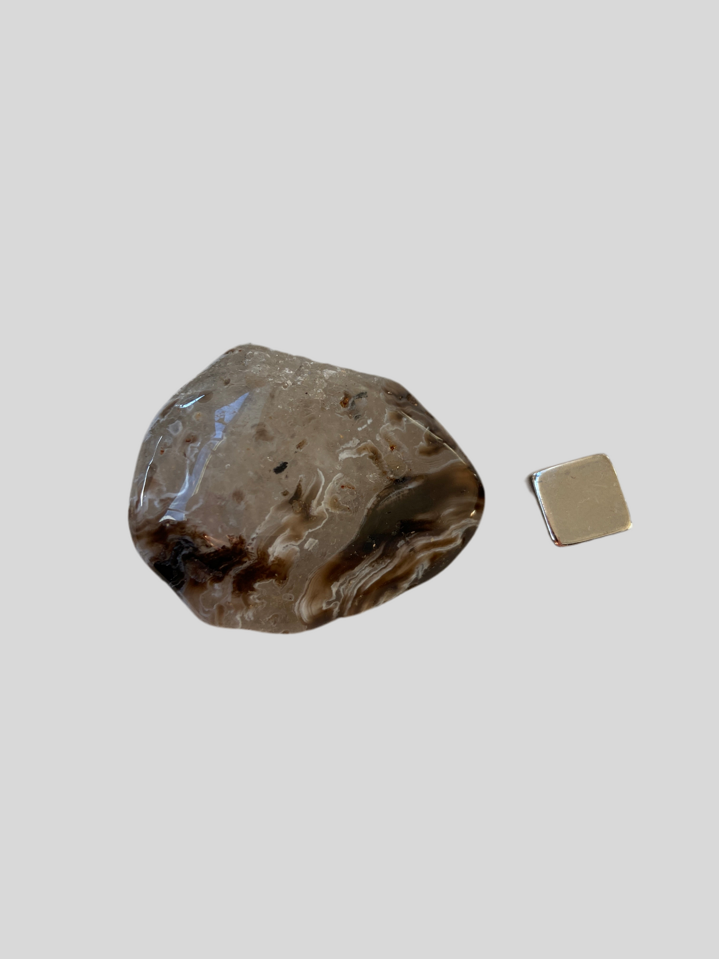 Feather Agate (Agat Fjer) – symbol på spirituel frihed og kontakt til luftens energi.