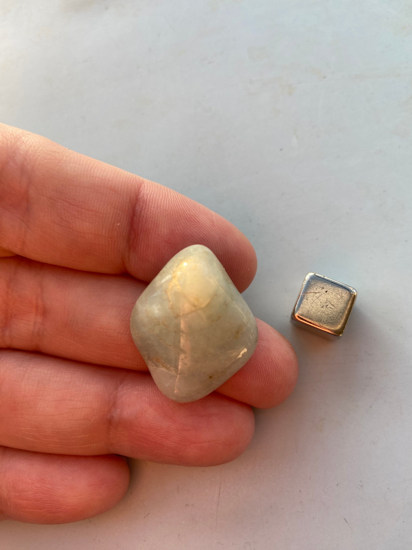 Akvamarin – hjælper med at skabe overblik, ro og klarhed i mentale processer.