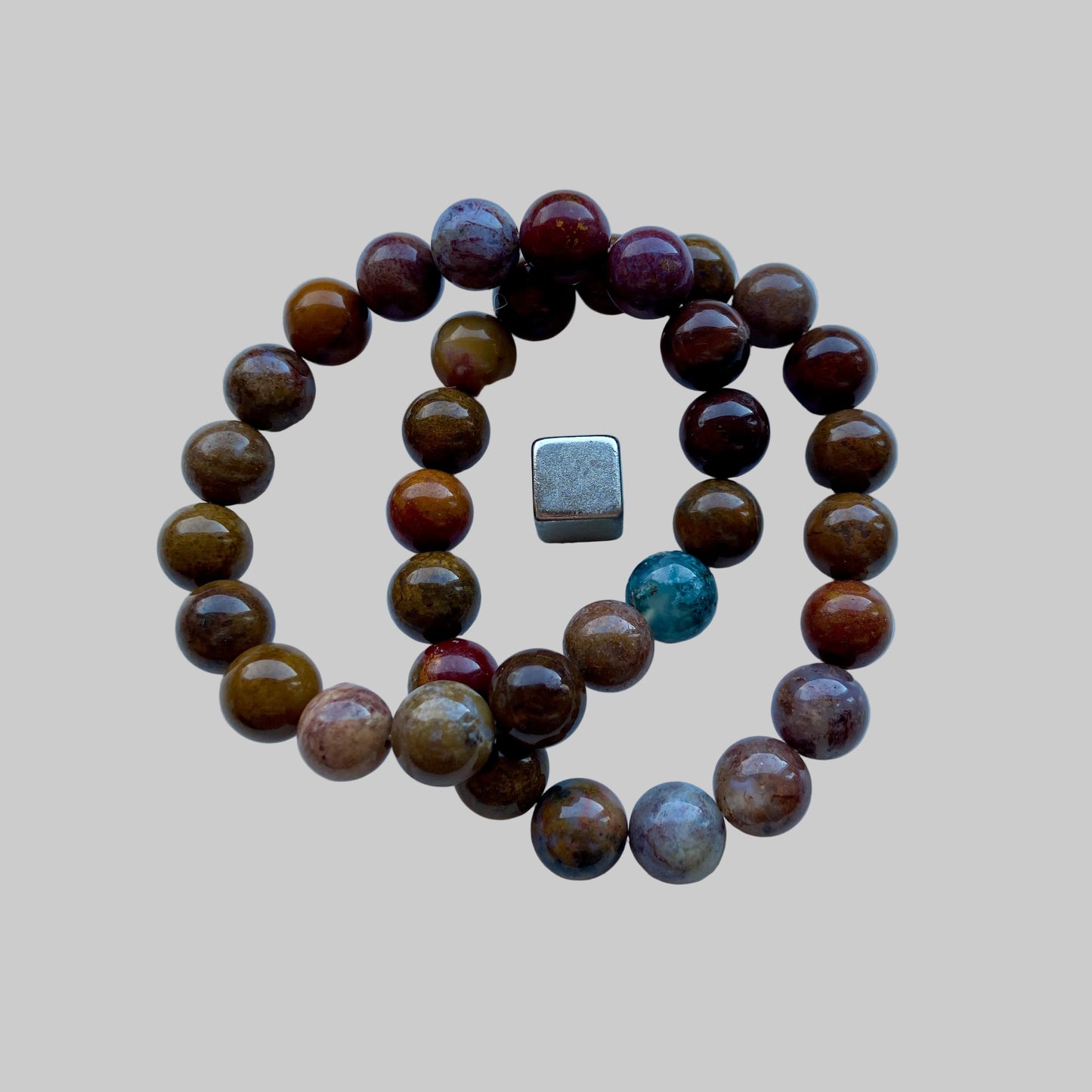 Jaspis og agat armbånd med stærk grounding energi.
