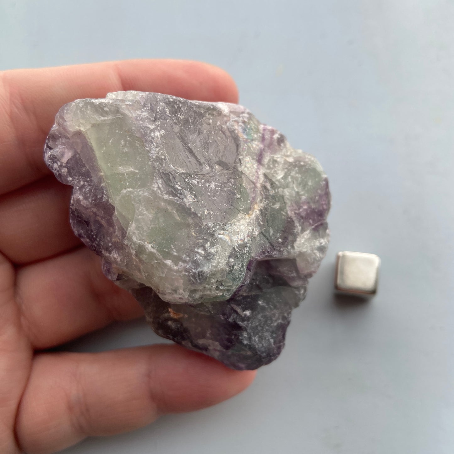 Fluorit Regnbue – støtte til intuition, meditation og følelsesmæssig healing