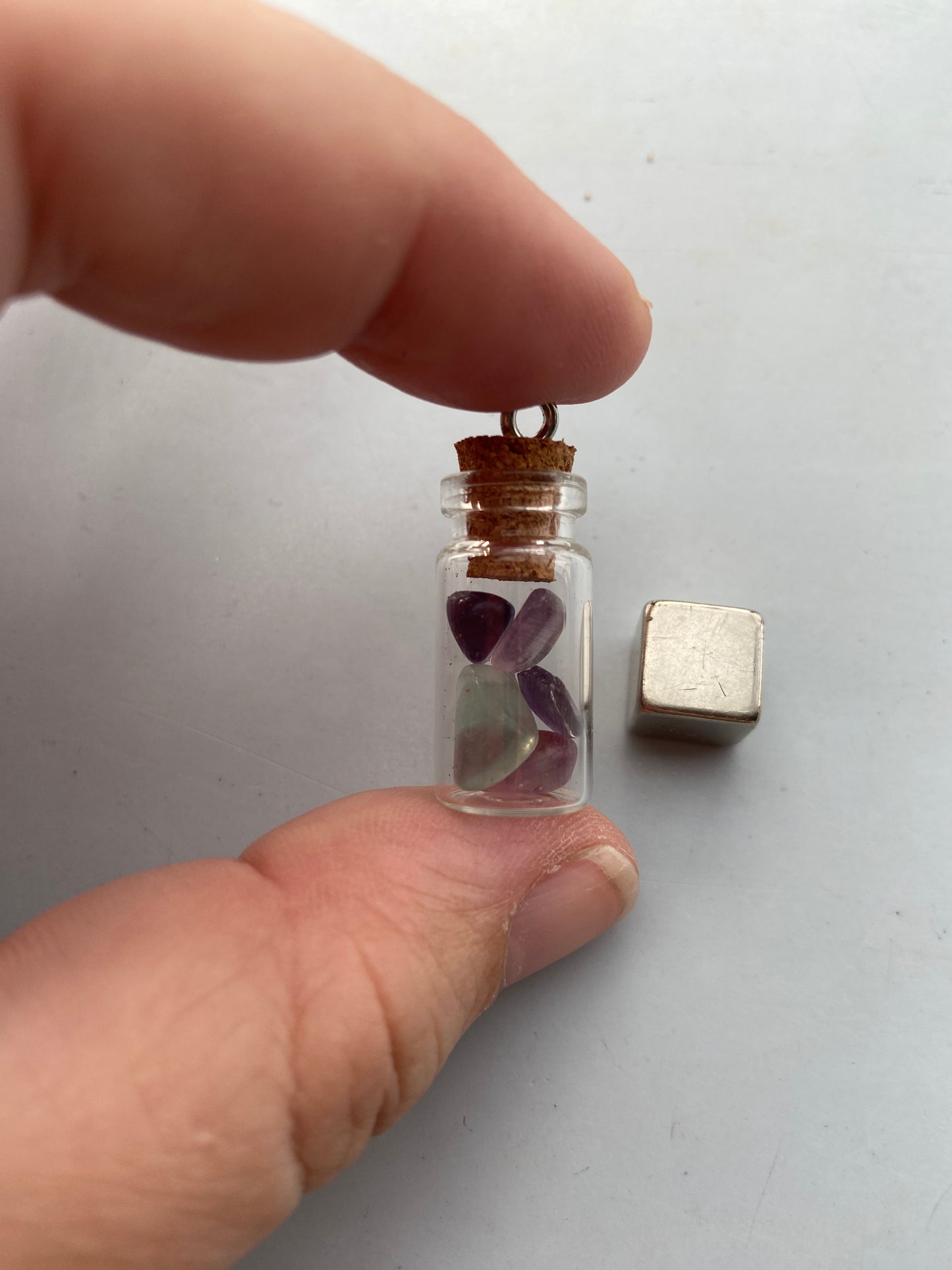 Fluorit Regnbue – fremmer fri tænkning, kreativitet og åben bevidsthed.