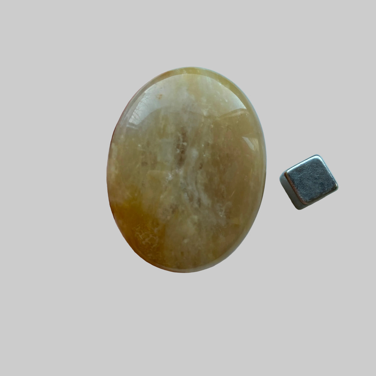 Golden Healer palmstone der støtter dyb healing.