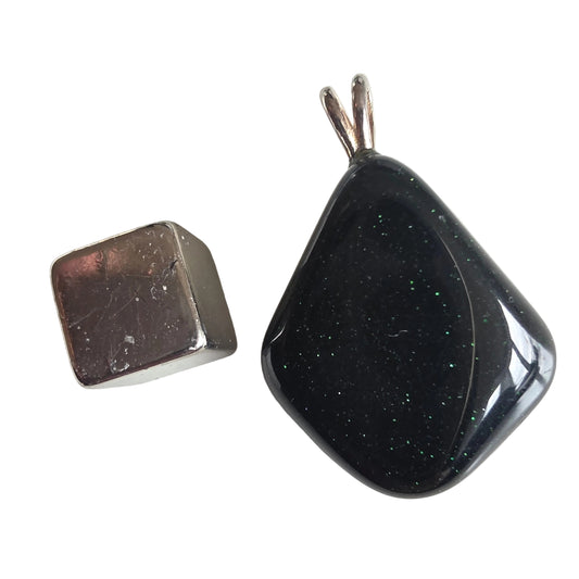 Green goldstone pendant in silver with sparkling effect and positive energy.