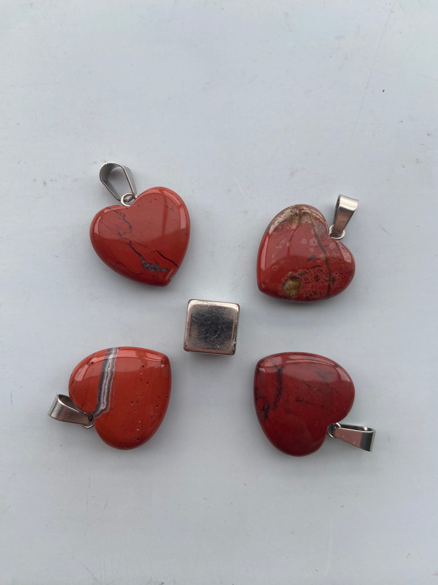 Rød Jaspis – kraftfuld krystal for vitalitet, styrke og udholdenhed.