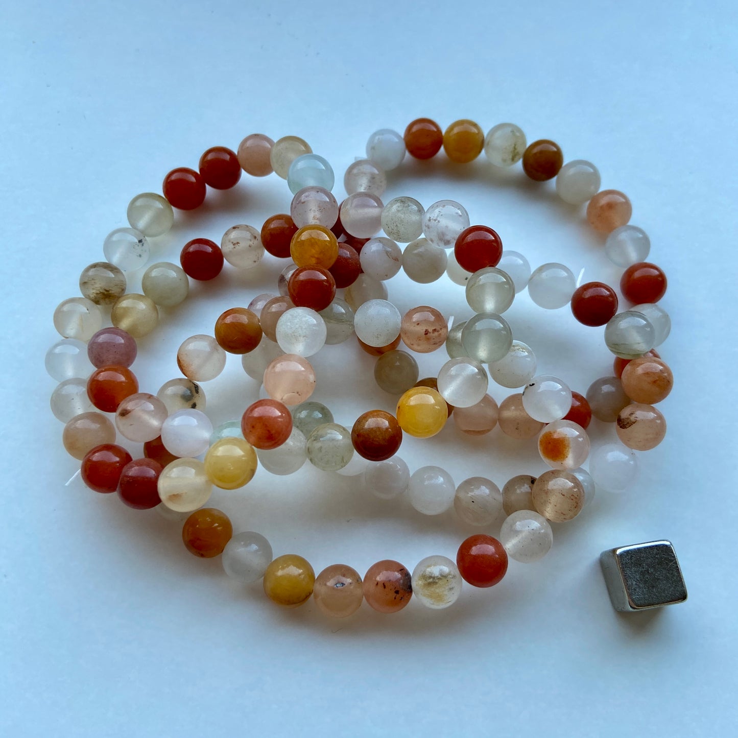 Smukt karneol armbånd med varme orange nuancer.