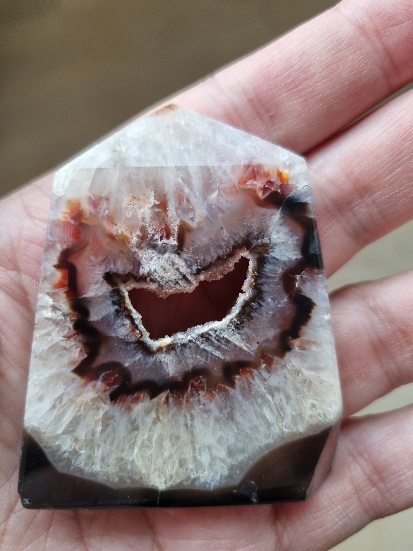 Agat Geode spids rød