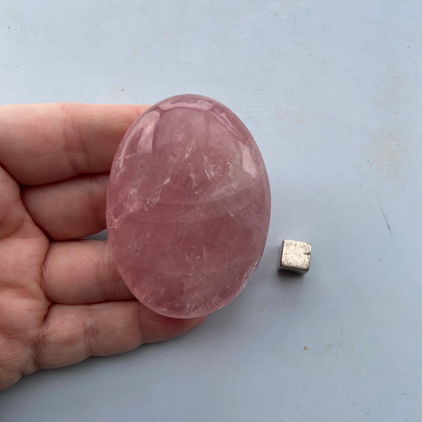 Rosakvarts palmstone der hjælper dig tilbage i din power.