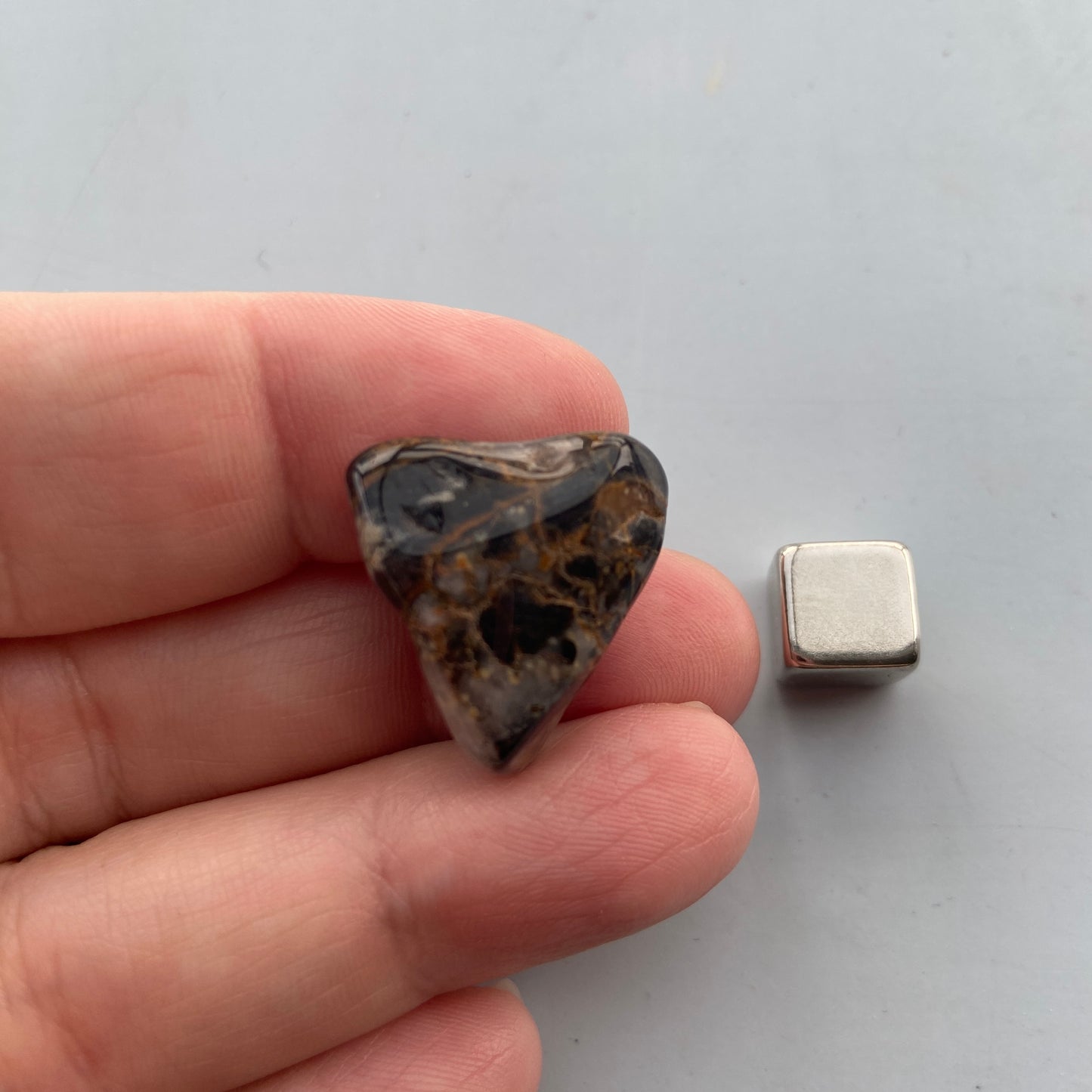 Silver Leaf Jaspis – healingkrystal med energi af styrke, fornyelse og klarhed