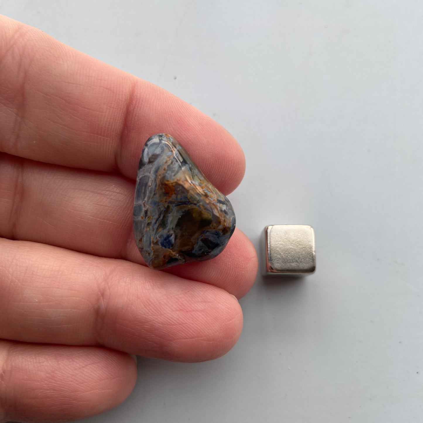 Healingsten Silver Leaf Jaspis – forbinder rod- og hjertechakra for stabil energi