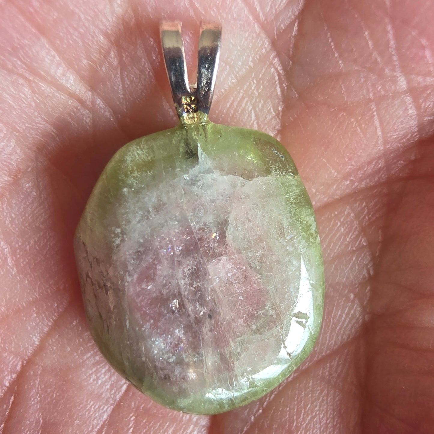 Vandmelon turmalin smykke der skaber balance mellem følelser og energi.