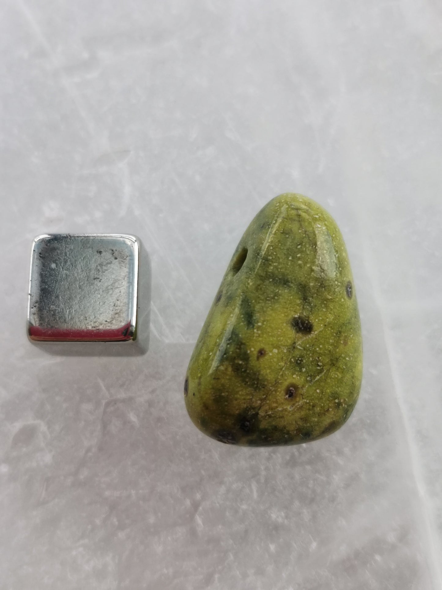 Stichtit m/ Serpentin vedhæng
