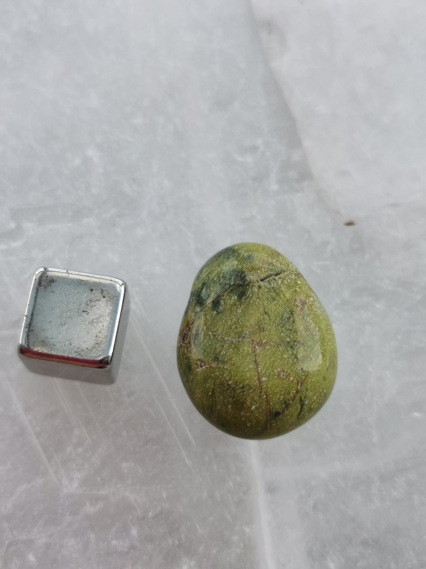 Stichtit m/ Serpentin vedhæng