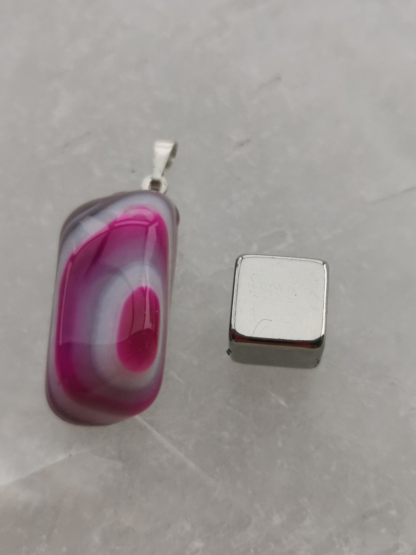 Agat pink m. Jern Vedhæng