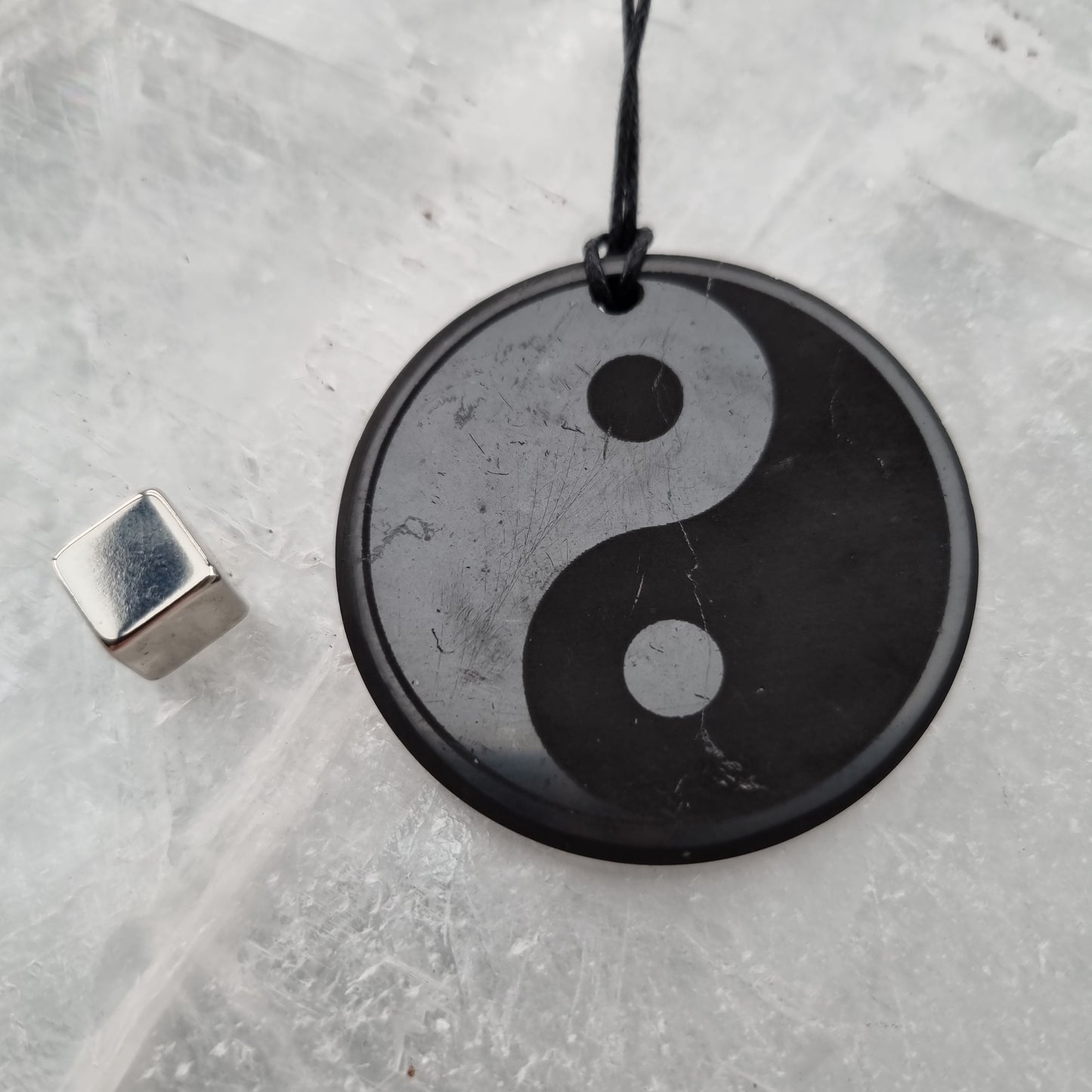 Shungit Vedhæng yin/yang