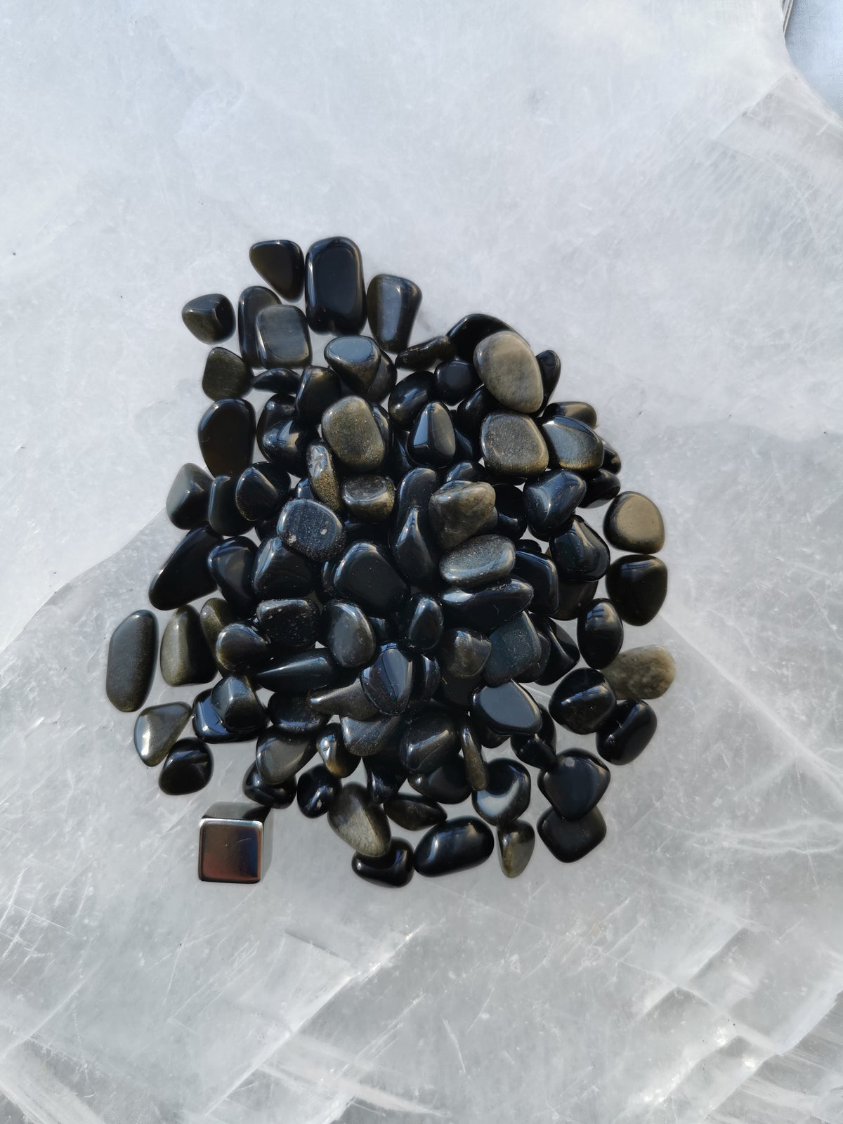 Krystalchips - Obsidian Gylden - til glasflaske (25 cl)