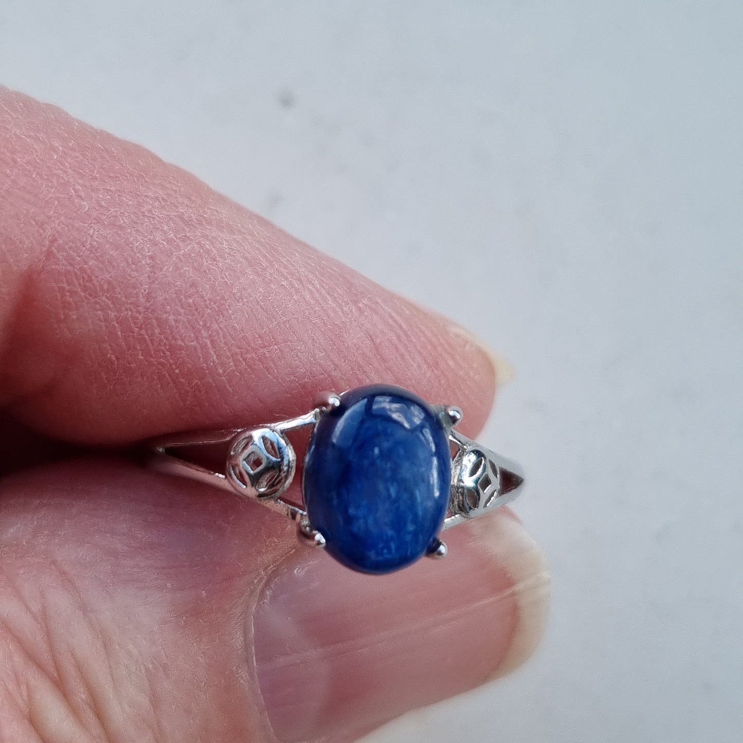 Cyanit ring