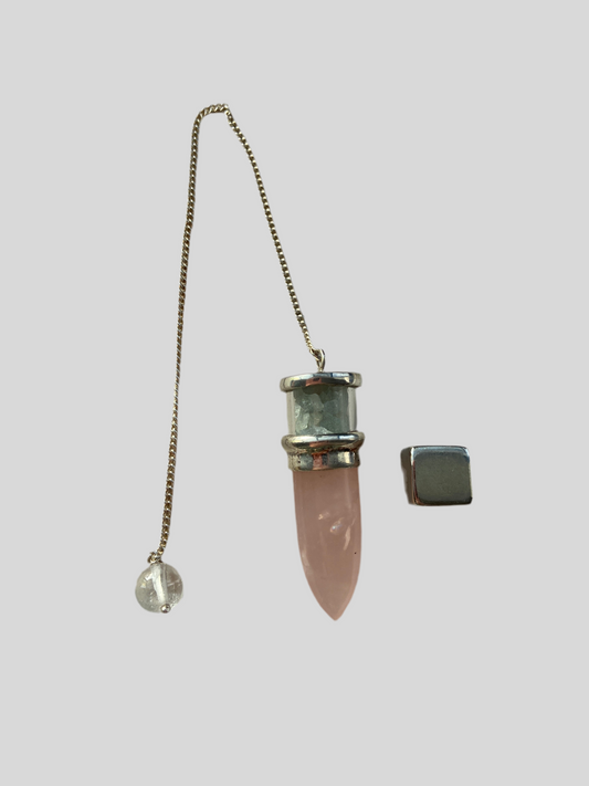 Rosakvarts pendul med opal