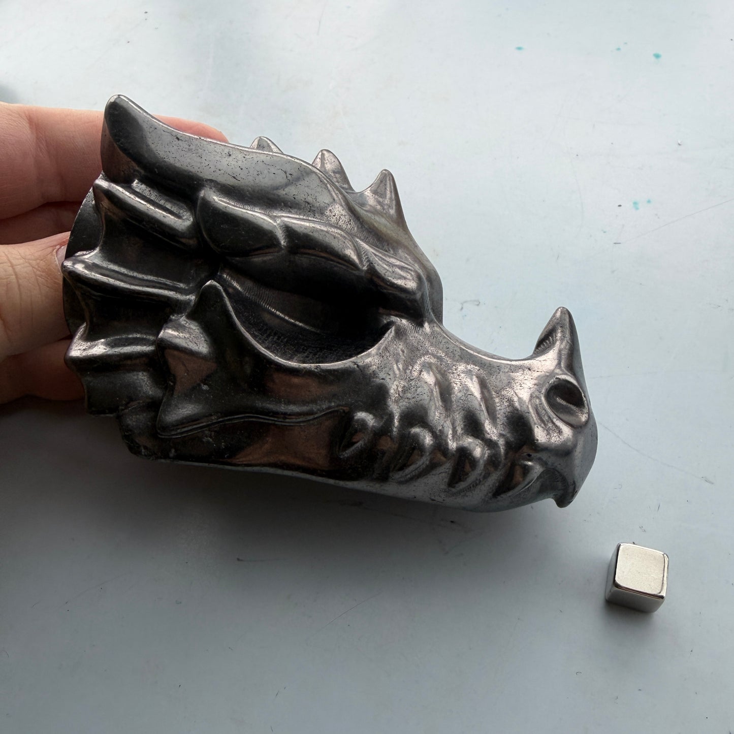 Shungit dragehoved 11x7 cm