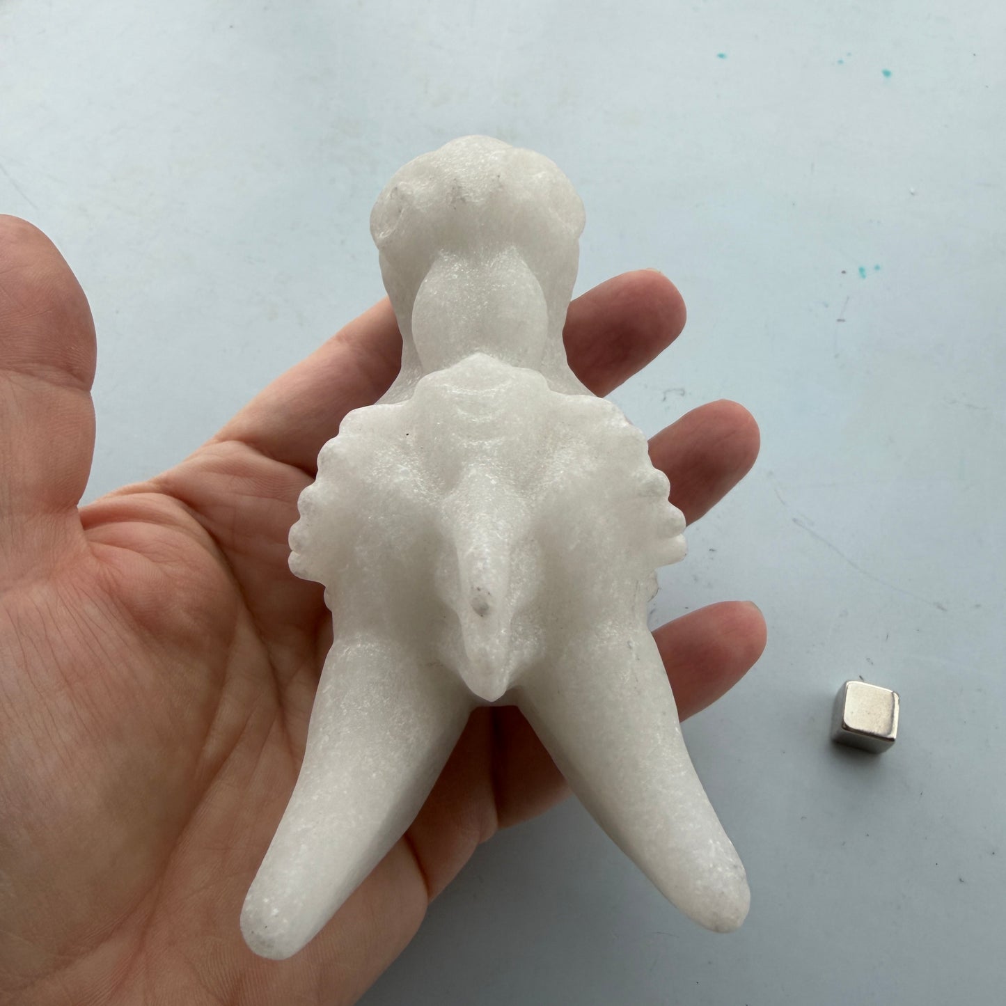 Calcit hvid dragehoved 12x6,5 cm