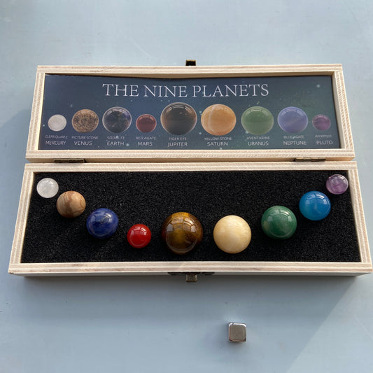 9 planeter i solsystemet i krystalkugler