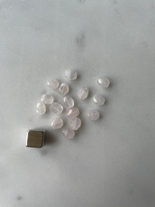 Rosakvarts perle - nugget facet 8mm- 2 stk