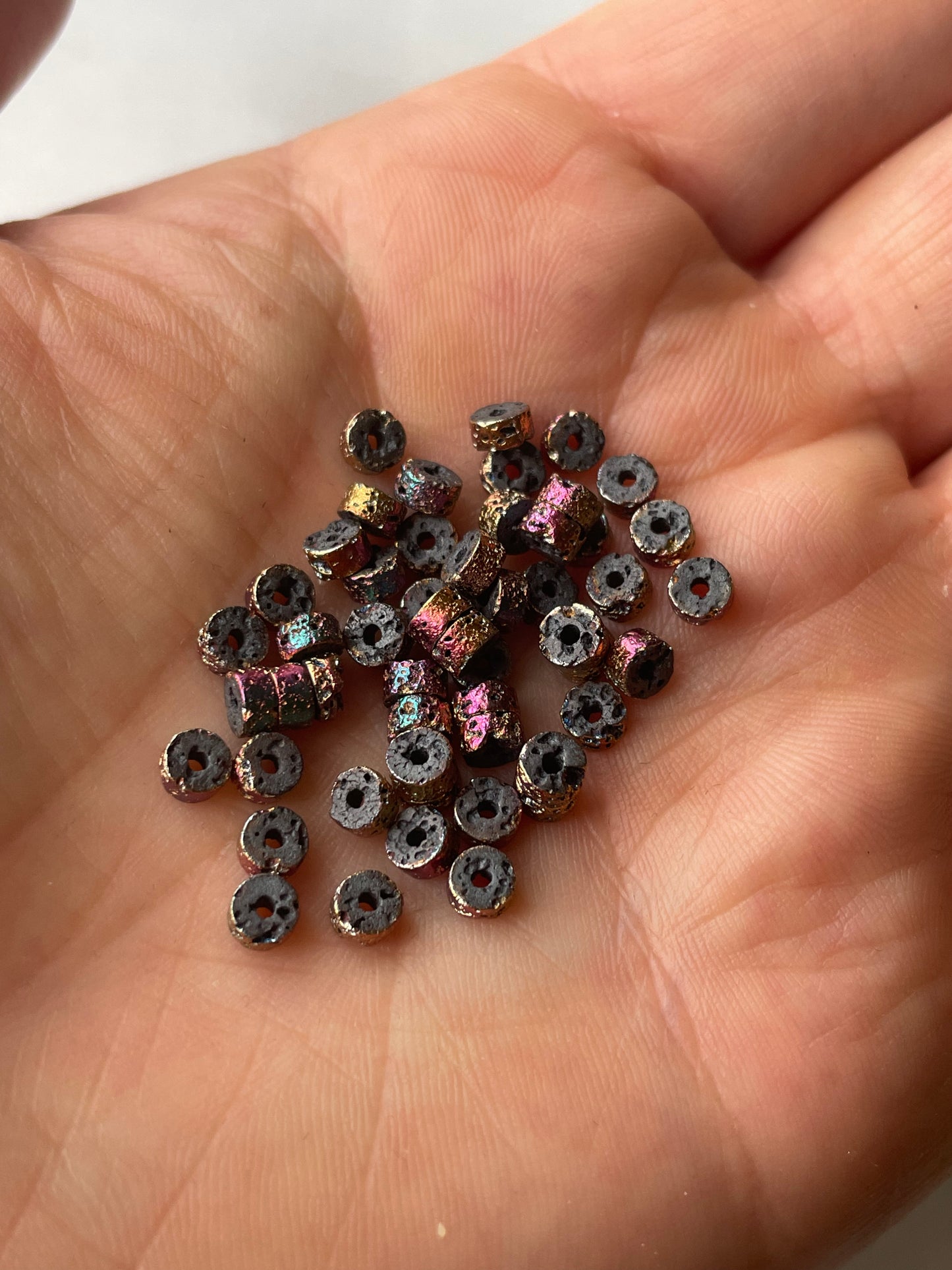 Lava lilla perle (farvet) - rondel 4x2mm - 20 stk