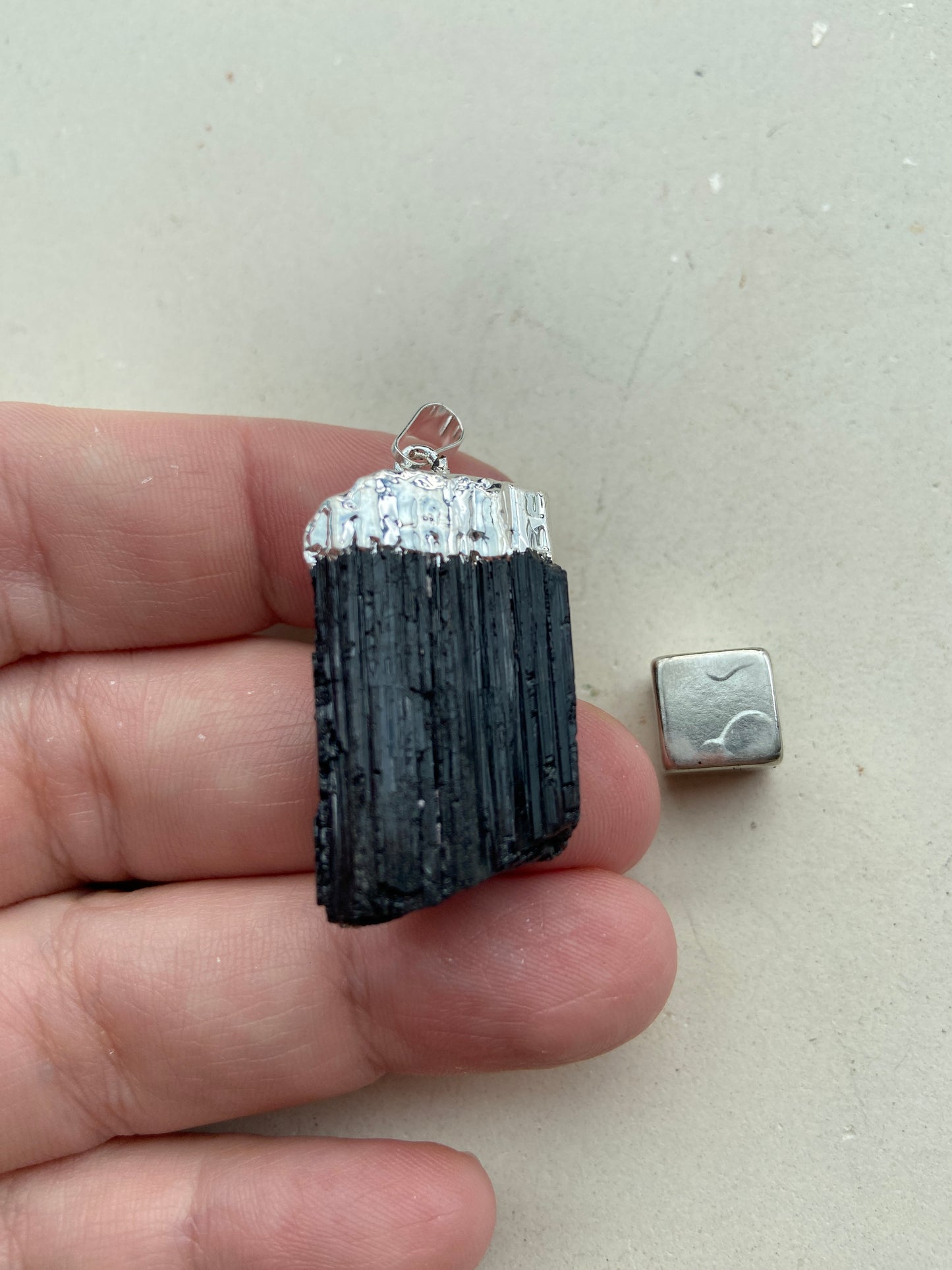 Turmalin Sort Rå Vedhæng 3,3 cm