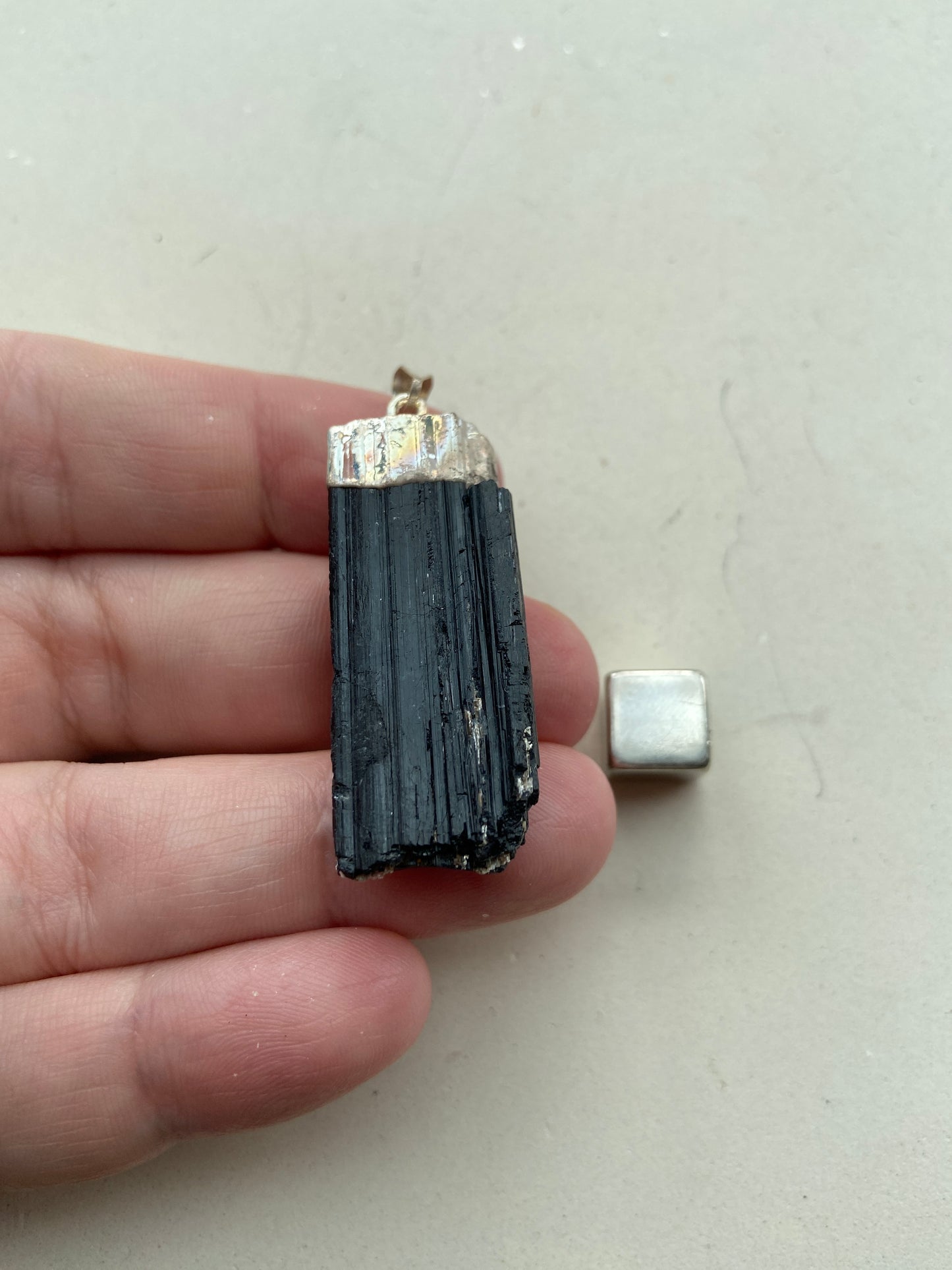 Turmalin Sort Rå Vedhæng 3,8 cm