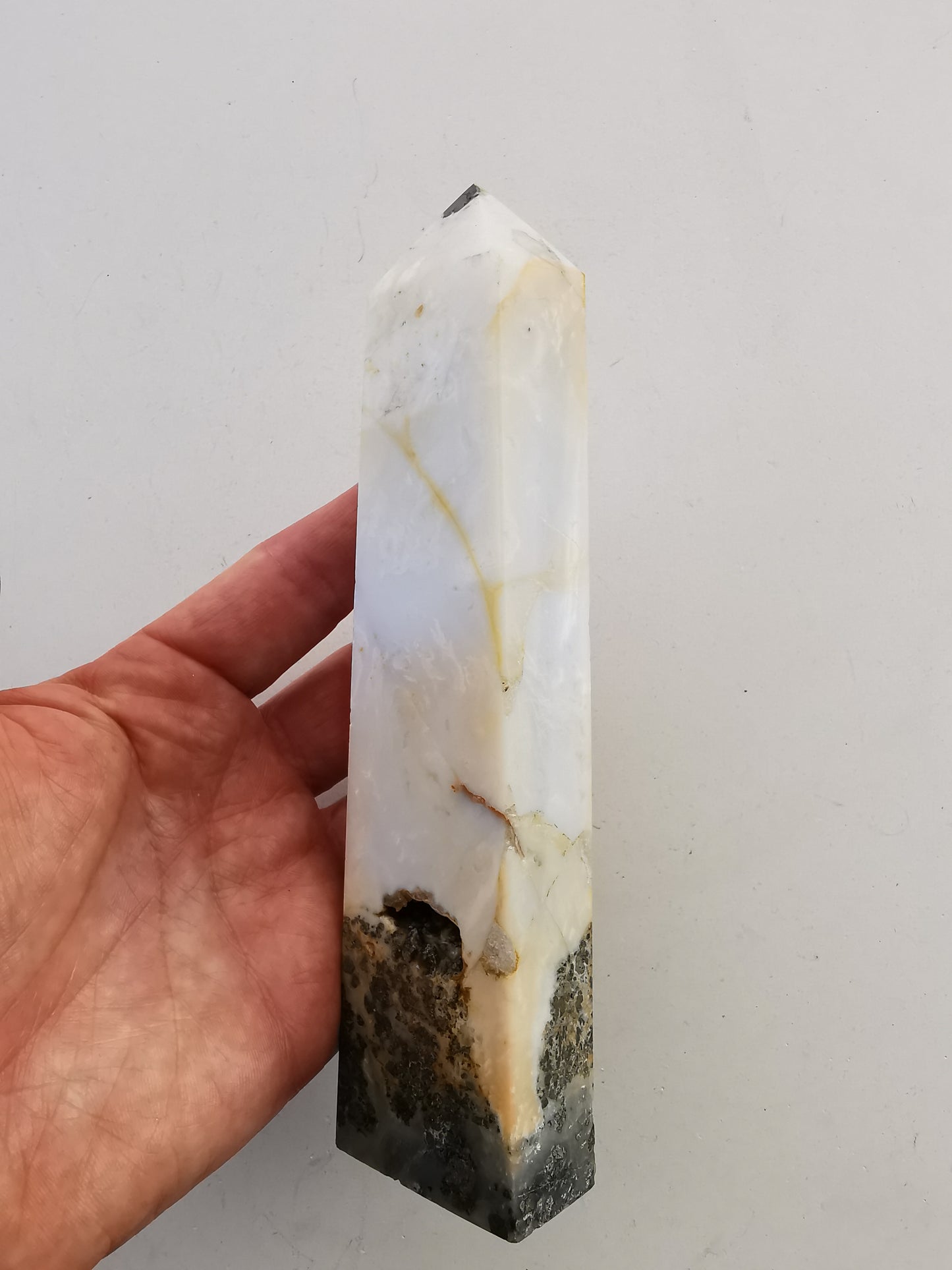 Jade Hvid m/Pyrit tårn