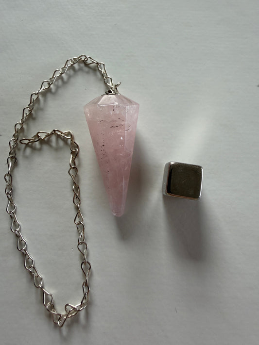 Rosakvarts pendul