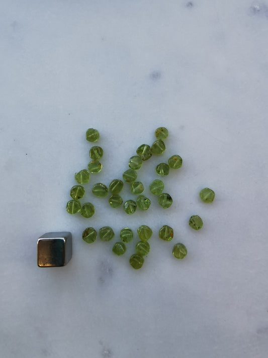 Peridot perle - flad akurent 5mm - 10 stk