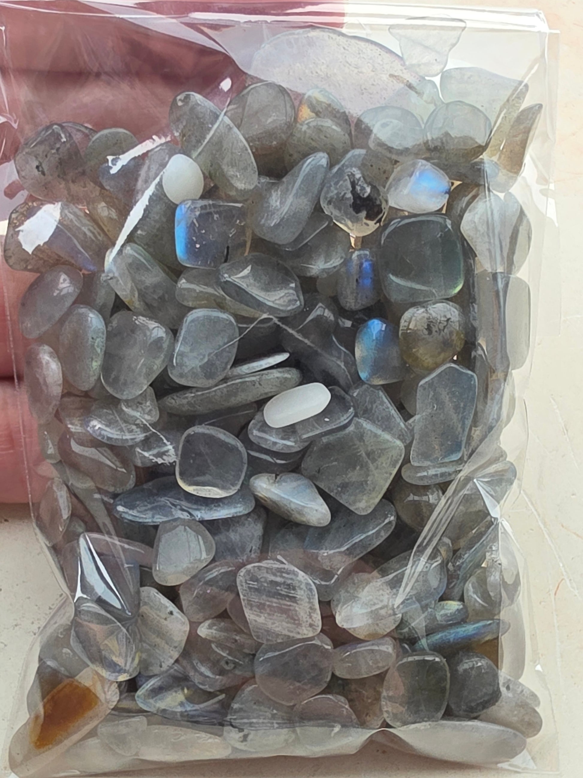 Labradorit – kraftfuld spirituel power og stærk beskyttelsesenergi.