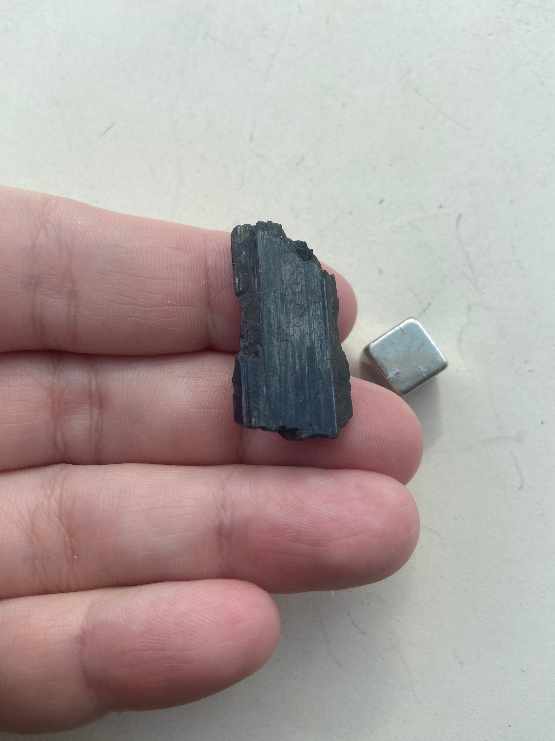 Ægirin – stærk rodchakra-sten for grounding og indre styrke.