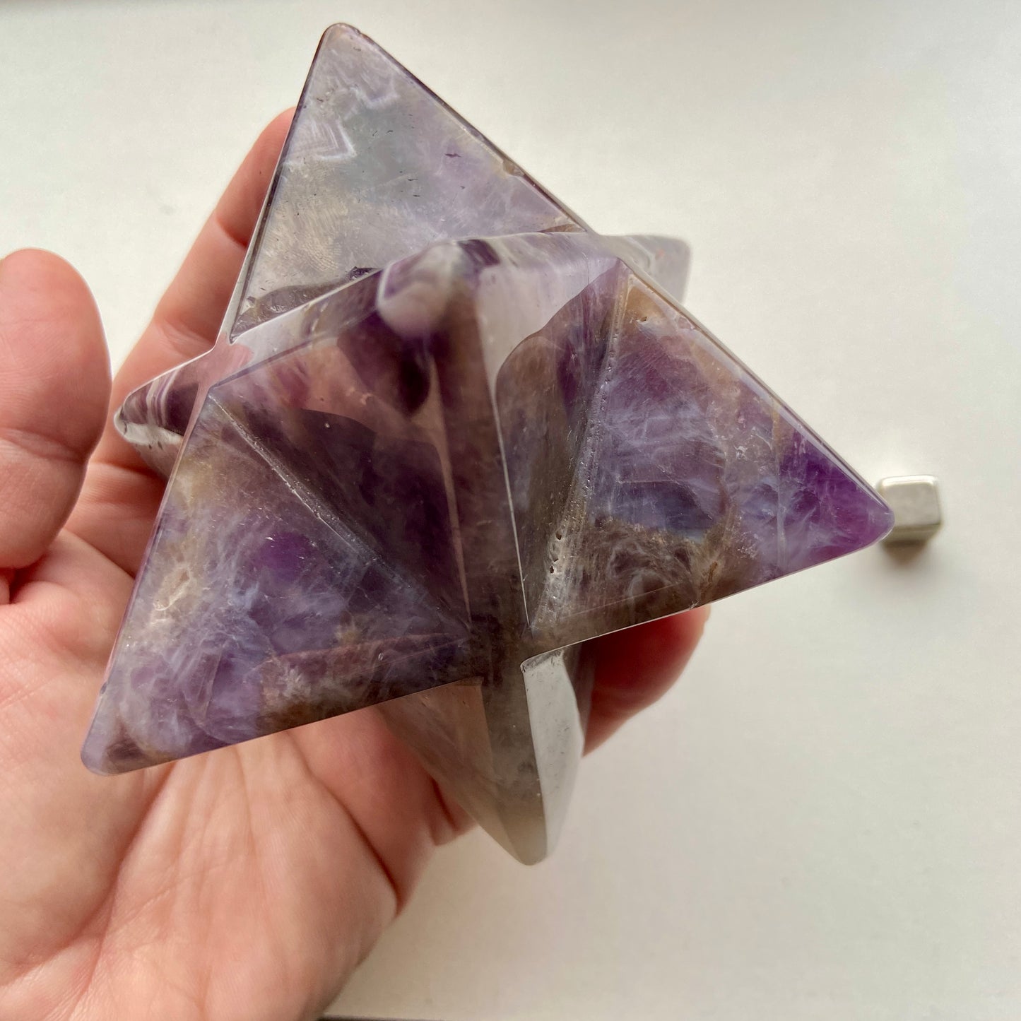 Agat ametyst merkaba med kraftfuld geometrisk beskyttelse.