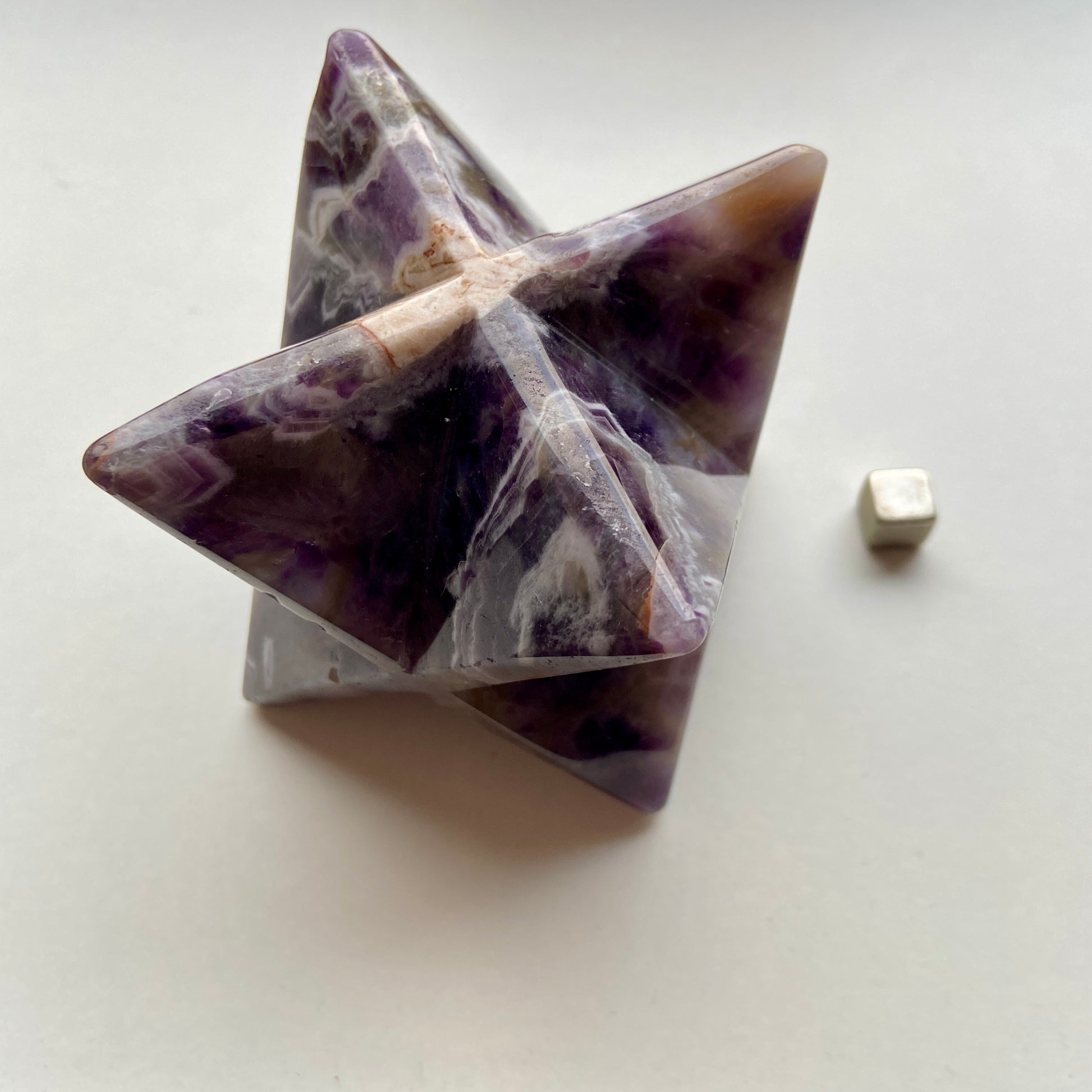 Agat ametyst merkaba med stabiliserende og beroligende energi.