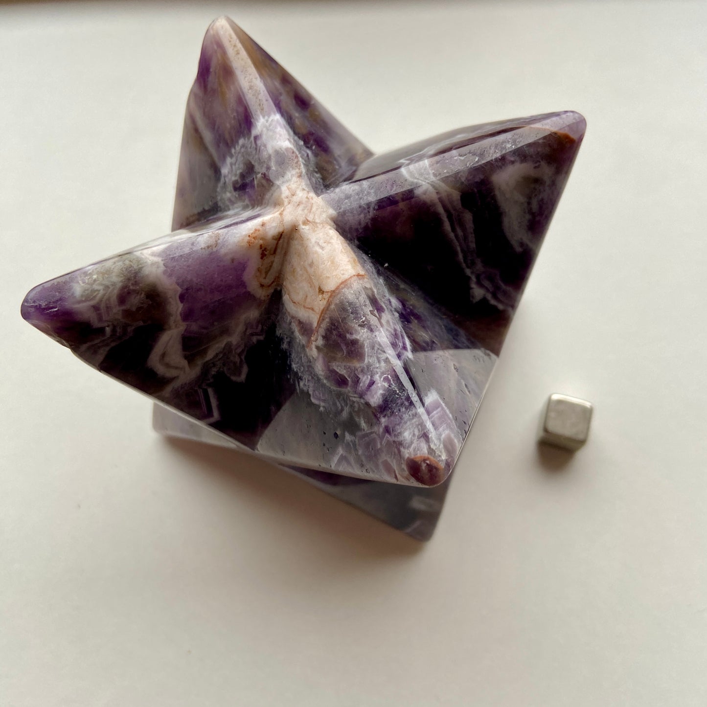 Naturlig agat ametyst merkaba krystal fra Mexico.