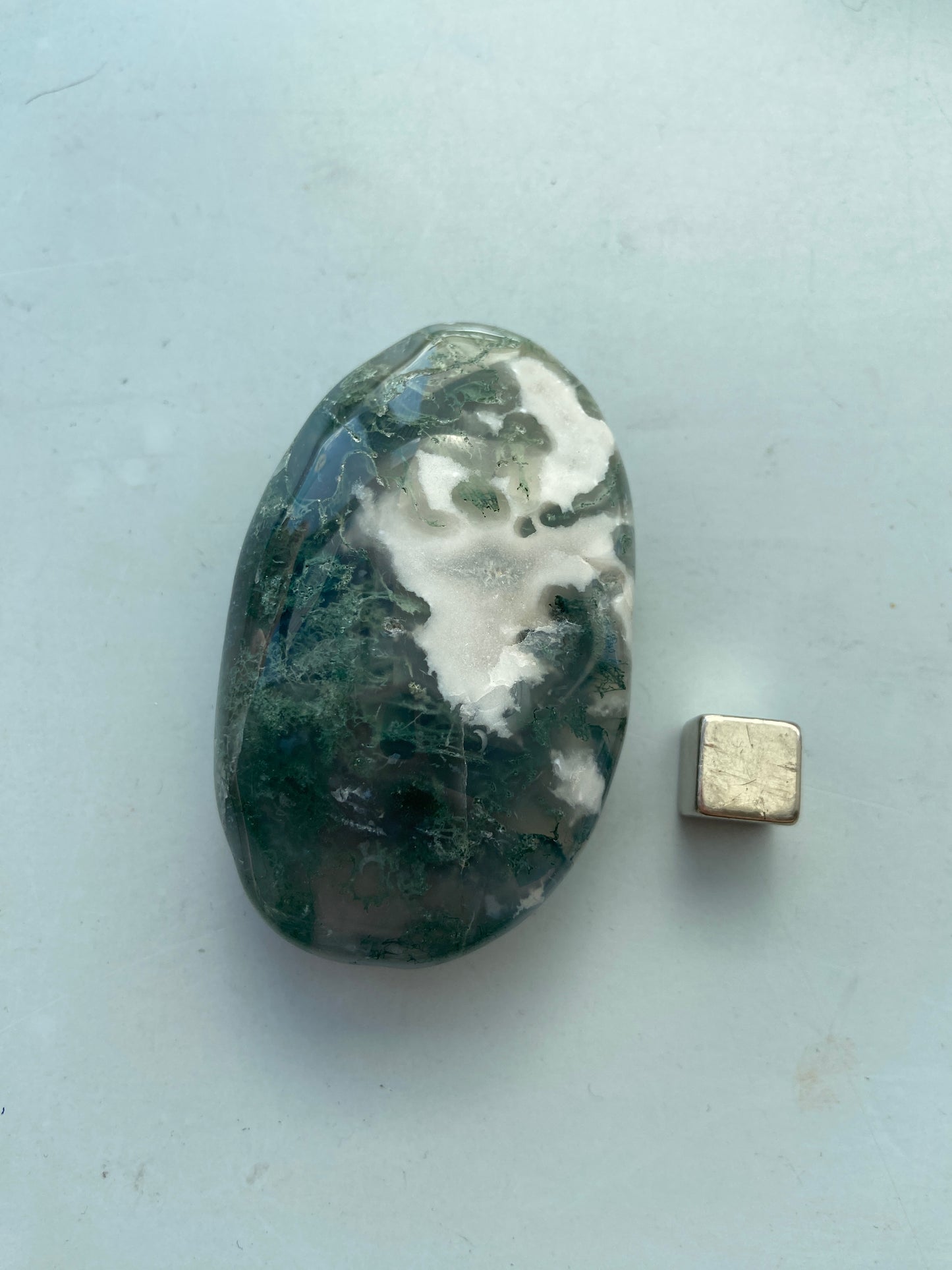 Agat Mos – åbner hjertechakraet og bringer blid, kærlig energi.