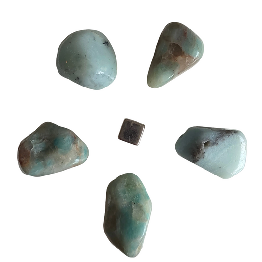 Amazonit smaragd krystal i dyb grøn nuance med energi for harmoni og balance.