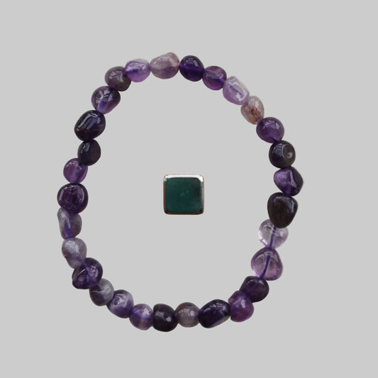 Ametyst armbånd med dyblilla krystalperler for ro og balance.