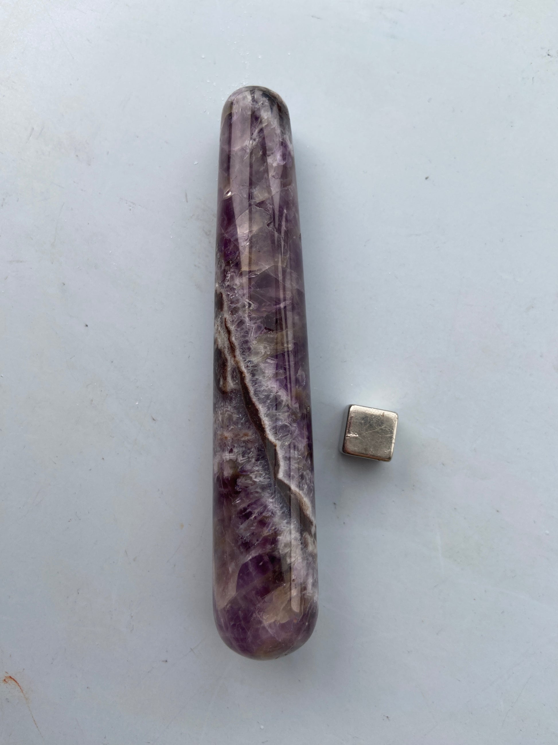 Ametyst krystal der skaber balance i krop og sind.