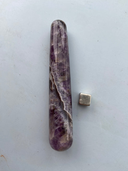 Ametyst krystal der skaber balance i krop og sind.