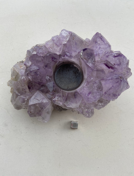 Ametyst krystal der bringer indre ro og beroliger sindet.