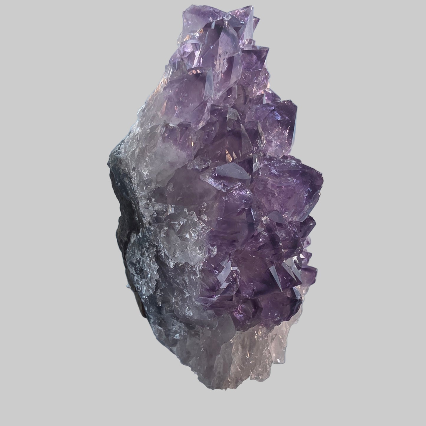 Ametyst krystal spids i rå og upoleret kvalitet.