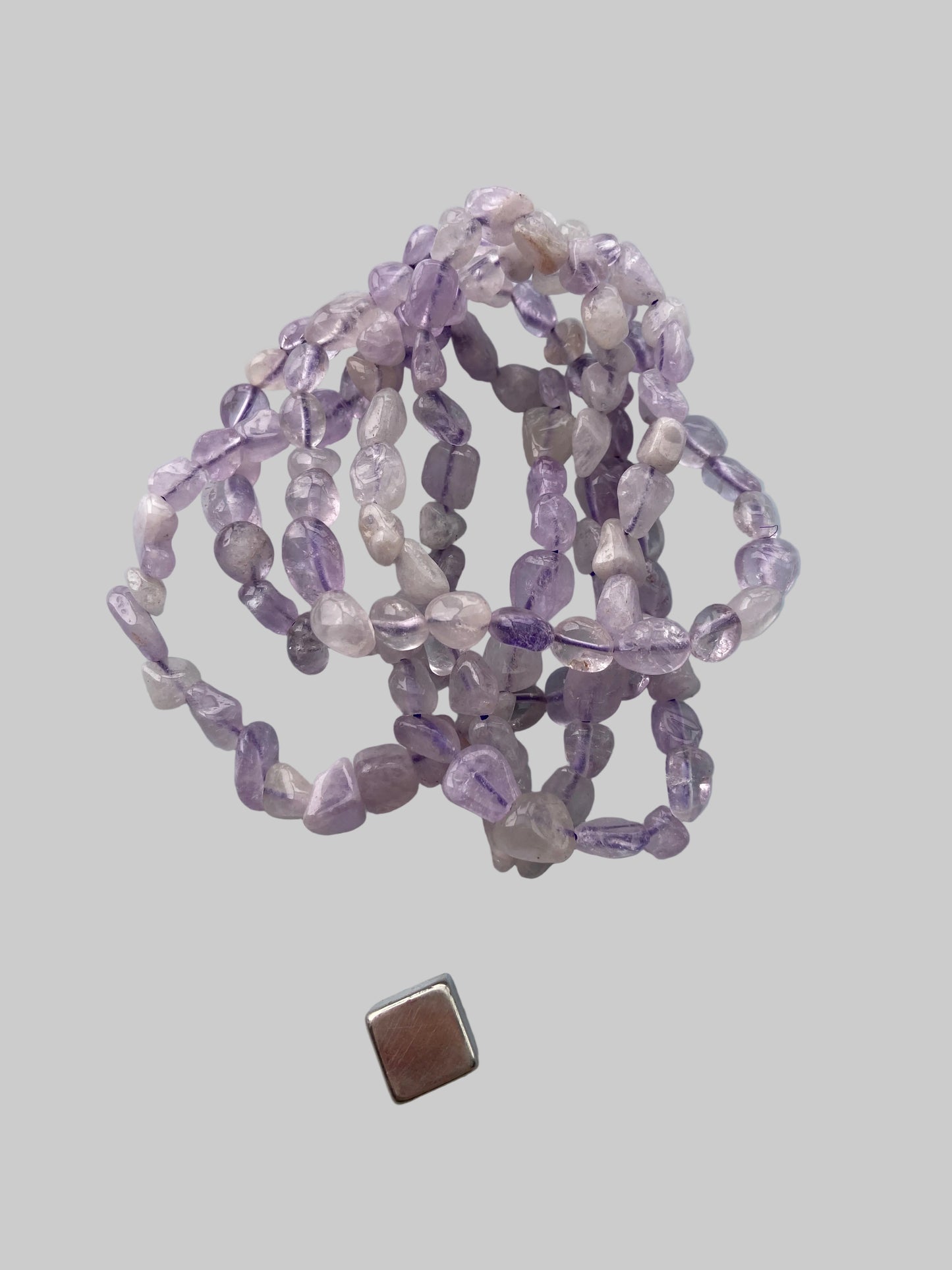 Ametyst krystal der hjælper med at forløse stress og uro.