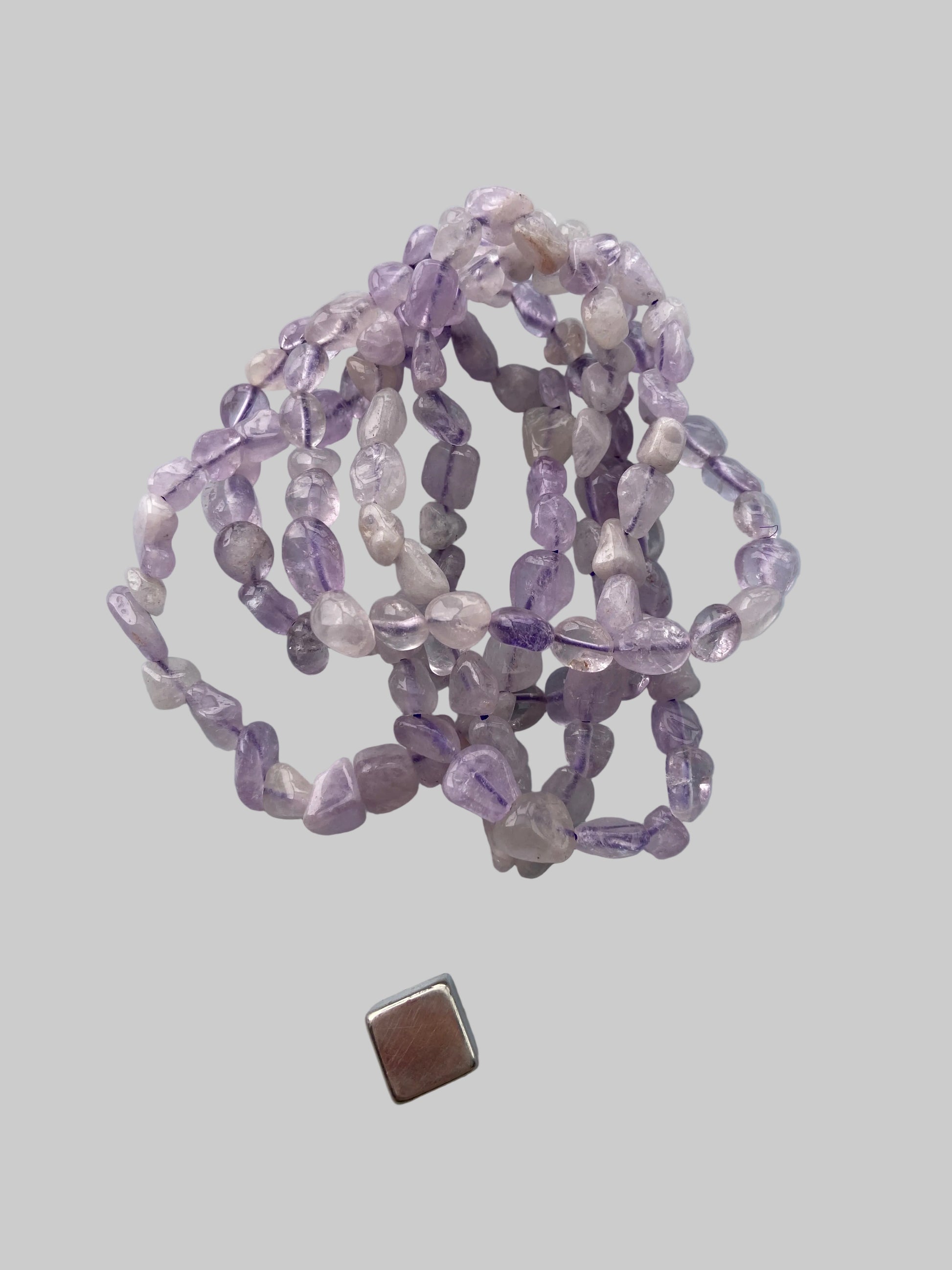 Ametyst krystal der hjælper med at forløse stress og uro.