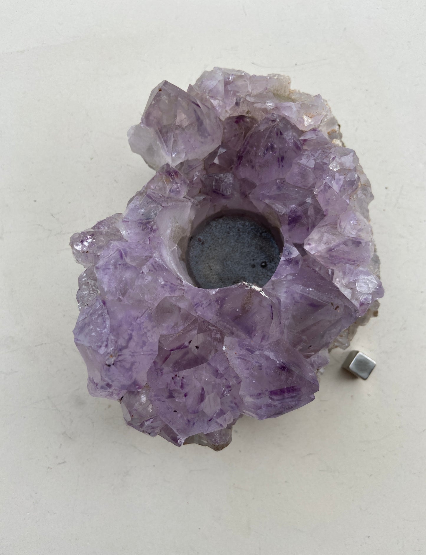 Ametyst sten der styrker spirituel forbindelse og bevidsthed.